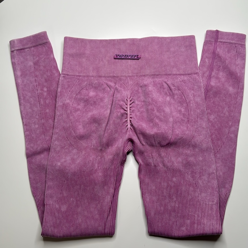 Bo+Tee Sprinter Leggings - pink.  Size small